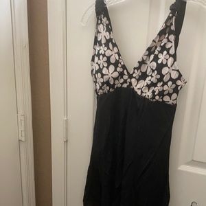 FINAL MARKDOWN Tropical escape swimsuit 10